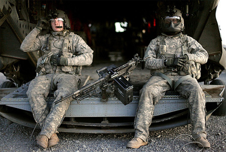 Raytheon phát triển mũ phi công điều khiển tích hợp mới