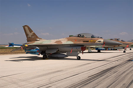 Israel: F-16 tạm dừng bay vì... tróc sơn