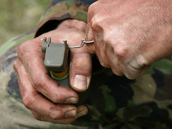 Thụy Sĩ tạm dừng các hợp đồng quân sự với UAE