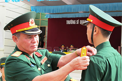 Lễ tốt nghiệp các khóa đào tạo sĩ quan và giảng viên quân sự năm 2012