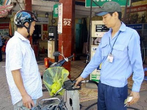 Giữ mức trích 300 đồng mỗi lít xăng nộp quỹ bình ổn