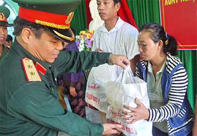 Quân khu 5 dành 4,250 tỷ đồng hỗ trợ đối tượng chính sách, người nghèo ăn tết