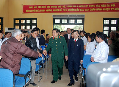 Bộ trưởng Bộ Quốc phòng thăm, chúc Tết, tặng quà thương, bệnh binh tại Hà Nam