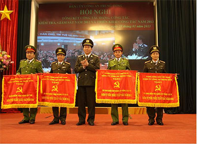 Tặng Huân chương Bảo vệ Tổ quốc cho 6 đồng chí nguyên lãnh đạo Bộ Công an