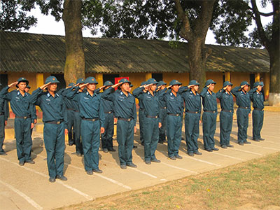 Chiến sĩ xuất ngũ đợt 1 được nhận túi quà Tết trị giá 250.000 đồng