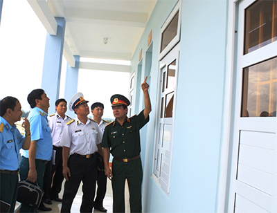 Trung tướng Võ Văn Tuấn thăm và kiểm tra tại Trường Sĩ quan Không quân và Lữ đoàn 954