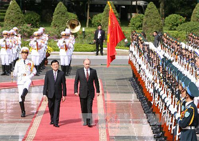 Chủ tịch nước Trương Tấn Sang chủ trì lễ đón Tổng thống Liên bang Nga Vladimir Putin 