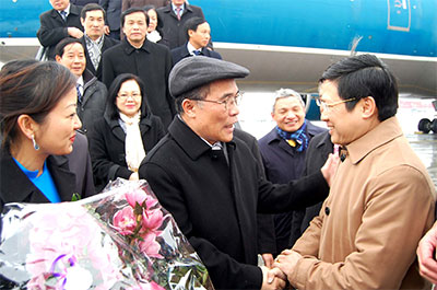 Chủ tịch Quốc hội Nguyễn Sinh Hùng thăm bang Hét-xen (Đức)