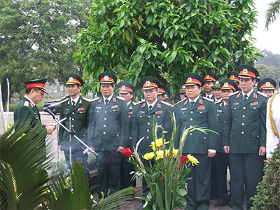 Quân ủy Trung ương tổ chức dâng hương tưởng niệm Đại tướng Chu Huy Mân