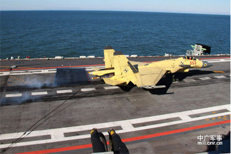 J-15 có tính năng gần tương đường F/A-18