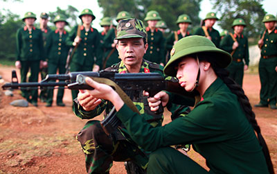 Bế giảng lớp huấn luyện quân sự QNCN, CCQP, CNVQP thuộc TCCT