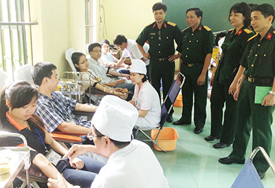 Gần 1000 sinh viên tham gia hiến máu tình nguyện