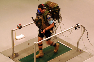 Lầu Năm góc thử nghiệm thiết bị hỗ trợ mang vác nặng cho binh sĩ