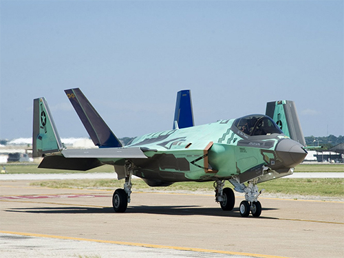 Hải quân Mỹ nhận chiến đấu cơ F-35C đầu tiên