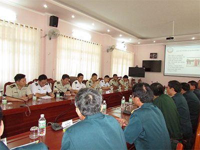 Đoàn sĩ quan trẻ quân đội Xin-ga-po thăm Học viện Hải quân và Trường Sĩ quan Không quân