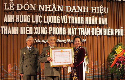 Phong tặng, truy tặng danh hiệu Anh hùng LLVT nhân dân cho 5 thanh niên xung phong