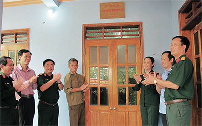 Bệnh viện Trung ương Quân đội 108 trao 4 nhà tình nghĩa tặng đối tượng chính sách