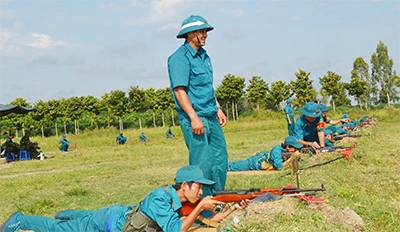 Kiểm tra bắn đạn thật súng CKC, K63 cho chiến sĩ dân quân năm thứ nhất