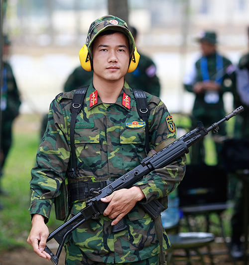 1. Súng trường FNC