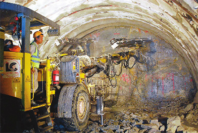 Đội quân mạnh về mở đường xuyên núi