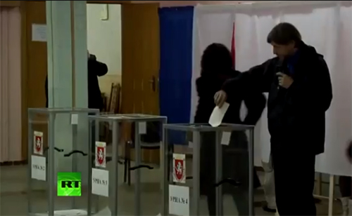 Những hình ảnh đầu tiên về cuộc trưng cầu dân ý tại Crưm