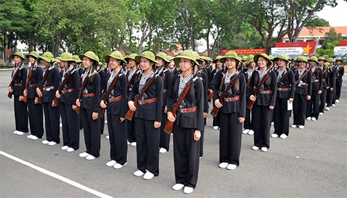 Nữ dân quân lên đường tham gia Lễ kỷ niệm chiến thắng Điện Biên Phủ