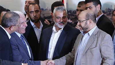 Tiến một, lùi hai