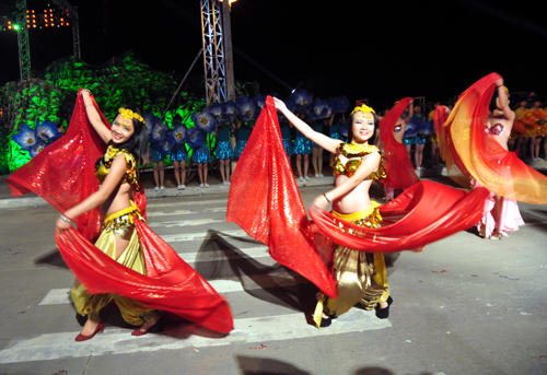 Rực rỡ các sắc màu văn hóa Carnaval Hạ Long 2014