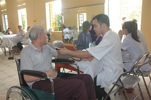 Khám bệnh, cấp thuốc miễn phí cho 80 gia đình chính sách tại Thái Nguyên