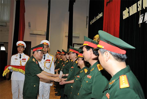 160 sĩ quan nhận giấy chứng nhận ngạch cao cấp