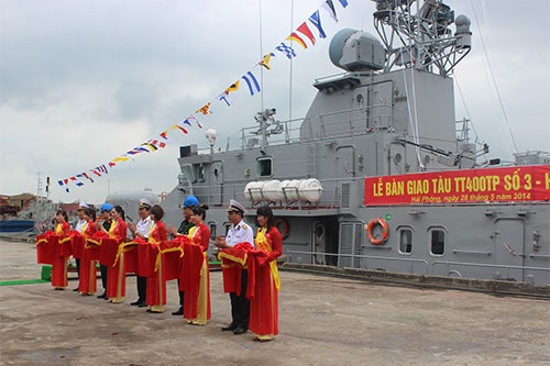 Bàn giao tàu pháo cho Quân chủng Hải quân