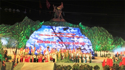 Lãnh đạo Đảng, Nhà nước tham dự chương trình nghệ thuật đặc biệt  