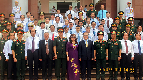 Chủ tịch Quốc hội Nguyễn Sinh Hùng dự Lễ bế giảng tại Học viện Quốc phòng
