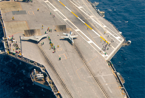 Mỹ: UAV X-47B thử nghiệm khả năng phối hợp với máy bay có người lái