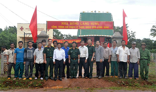 Đoàn cơ sở Công ty 75: Bàn giao “Công trình thanh niên” cho làng Sung