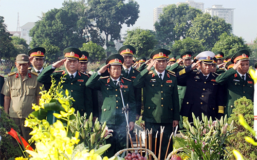 Đoàn đại biểu Quân ủy Trung ương, Bộ Quốc phòng dâng hương tưởng nhớ Đại tướng Lê Trọng Tấn