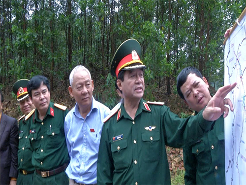 Trung tướng Võ Văn Tuấn thăm và kiểm tra Dự án đường Trường Sơn Đông.