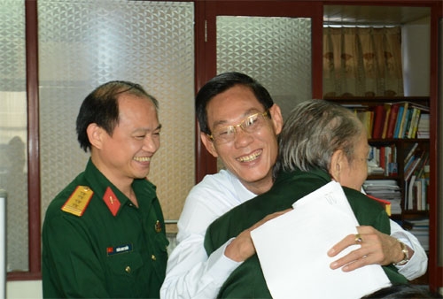 Tình người gặp lại...