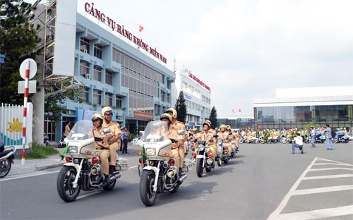 Ra quân bảo đảm trật tự giao thông khu vực Cảng hàng không quốc tế Tân Sơn Nhất