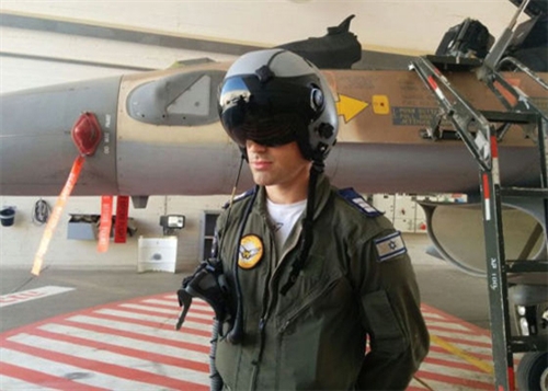 Israel giới thiệu mũ phi công thông minh mới