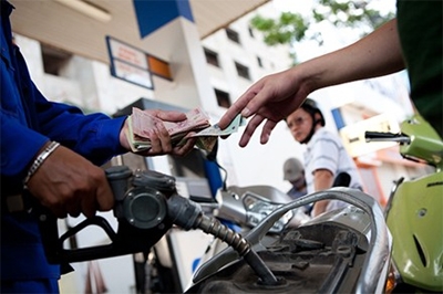 Xăng tăng giá 189 đồng/lít 