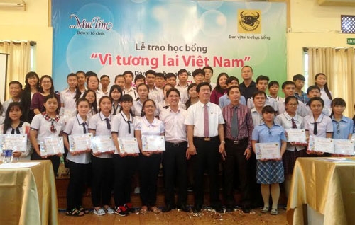 Trao 40 suất học bổng “Vì tương lai Việt Nam” tại khu vực TP Hồ Chí Minh