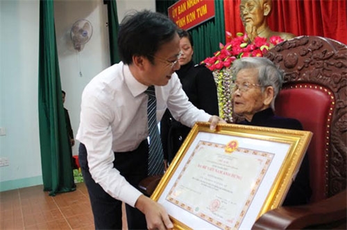 Tổ chức lễ trao, truy tặng danh hiệu vinh dự nhà nước “Bà mẹ Việt Nam anh hùng”