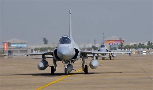 Malaysia cân nhắc mua máy bay tiêm kích JF-17 Thunder