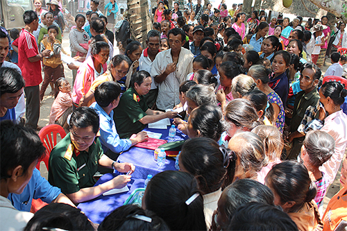 Thắm tình hữu nghị Át-ta-pư