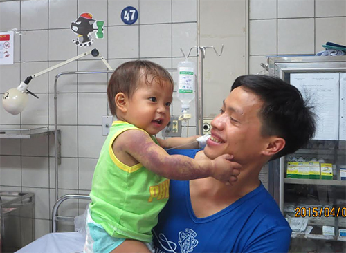 Hơn 300 triệu đồng từ thiện đã đến với bệnh nhi Vừ Mí Chá