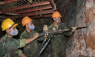  “Ba mũi nhọn” thi đua tại Xưởng 10 công binh