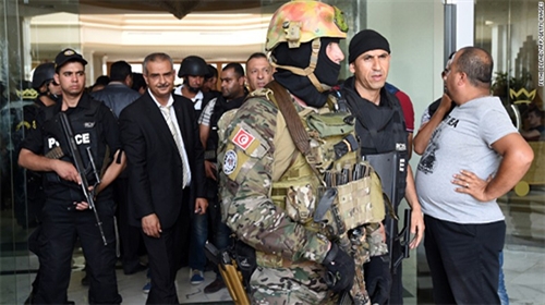 Nhiều quốc gia báo động an ninh cao sau 3 vụ tấn công khủng bố