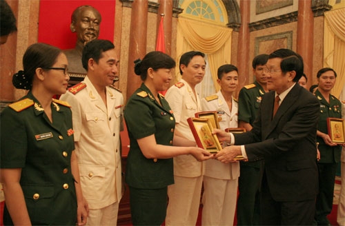 Ngát thơm vườn hoa dâng Bác 