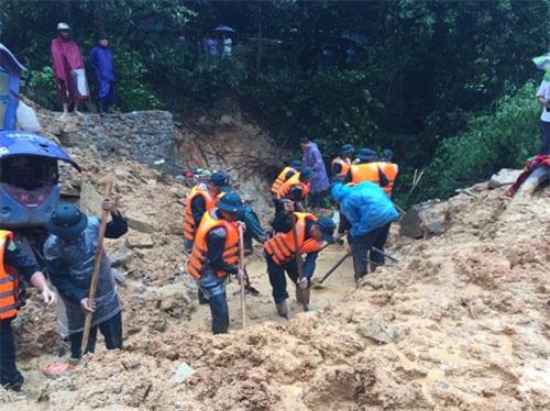 Giúp dân không quản hiểm nguy 